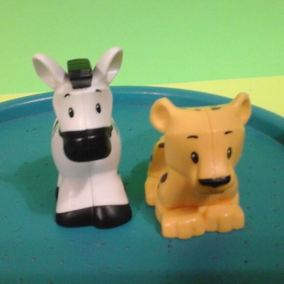 Little people bundle zebra lion Cheetah & cook - Picture 4 of 6